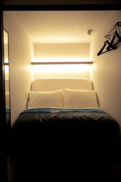 japanese capsule hotel - home decoration stock pictures, royalty-free photos & images