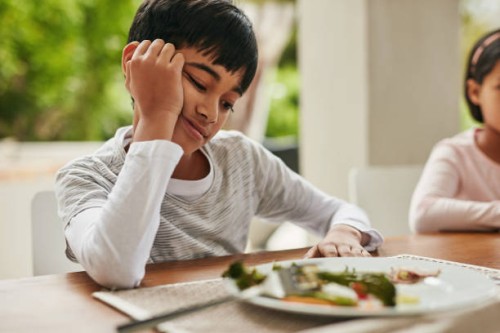 je ne suis vraiment pas d’humeur à manger ces légumes - food photos et images de collection