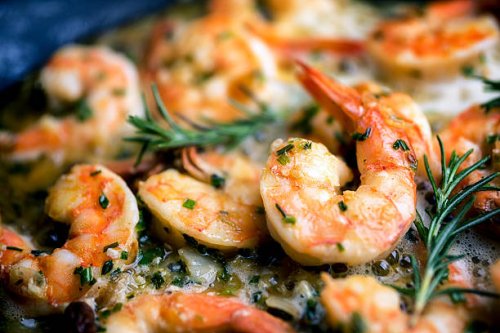 jumbo shrimp scampi sauteeing in butter and olive oil - food stock pictures, royalty-free photos & images
