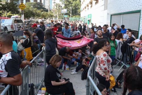 June 2023, Brazil, São Paulo: People sleep and wait outside the Allianz Parque stadium in the hope of buying tickets for "The Eras Tour" of Taylor...