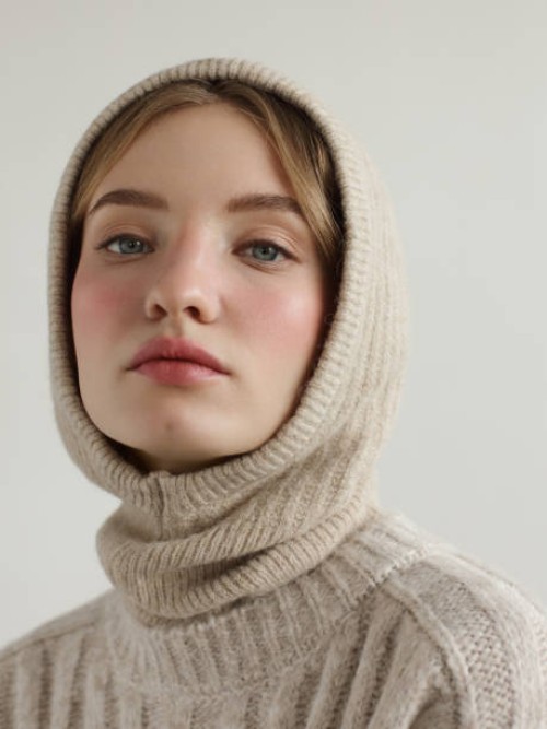 junge schöne frau mit kapuze und pullover - fashion stock-fotos und bilder