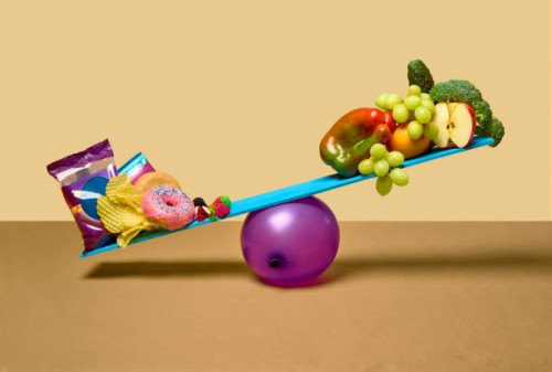 junk vs healthy food - junk food stock-fotos und bilder