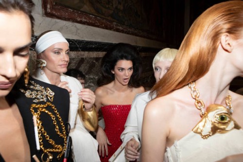 Kendall Jenner Backstage at the Schiaparelli fashion show at the Italian Embassy Residence in Paris during Paris Fashion Week, September 28 2023.