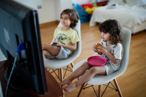 kids eating in front of a television - junk food stock pictures, royalty-free photos & images