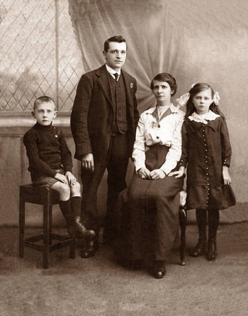 la familia - fashion fotografías e imágenes de stock