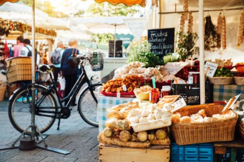 large farmer’s market in munich, germany - food stock pictures, royalty-free photos & images