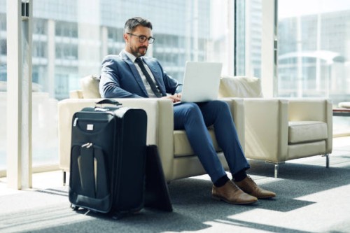 last-minute-arbeit, bevor er bretter - travel stock-fotos und bilder
