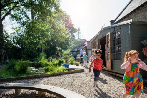 le temps de jeu est le meilleur moment - garden decoration photos et images de collection