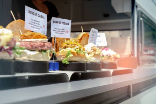 lebensmittel lkw burguer - junk food stock-fotos und bilder