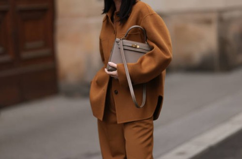 Leo Eberlin is seen wearing a brown two-piece from Arket, consisting of a jacket with dark brown button placket, collar, and large chest pockets, a...