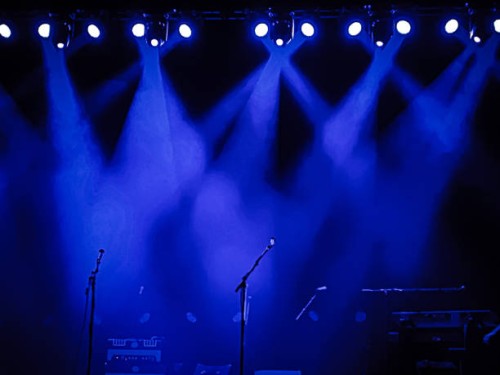 lights and smoke at a concert with copy space - concert stock pictures, royalty-free photos & images