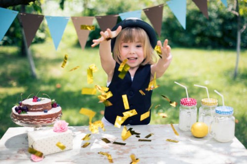 little boy celebrating birthday party - garden decoration stock pictures, royalty-free photos & images