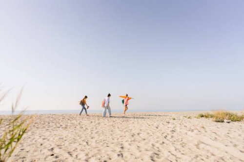 looking for perfect spot on the beach - travel stock pictures, royalty-free photos & images