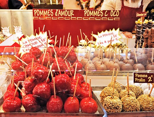 love apples on french market stall - food stock pictures, royalty-free photos & images