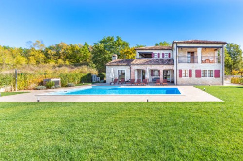 luxueuse belle villa moderne avec piscine et jardin - garden decoration photos et images de collection