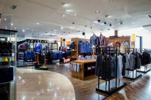 magasin de vêtements de luxe pour hommes - fashion photos et images de collection
