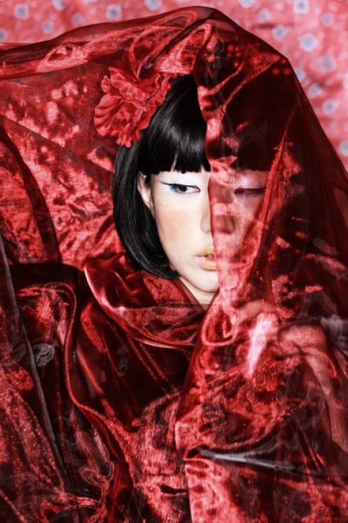 make a traditional makeup, wrap with a silk cloth and aftershock women - fashion stock pictures, royalty-free photos & images