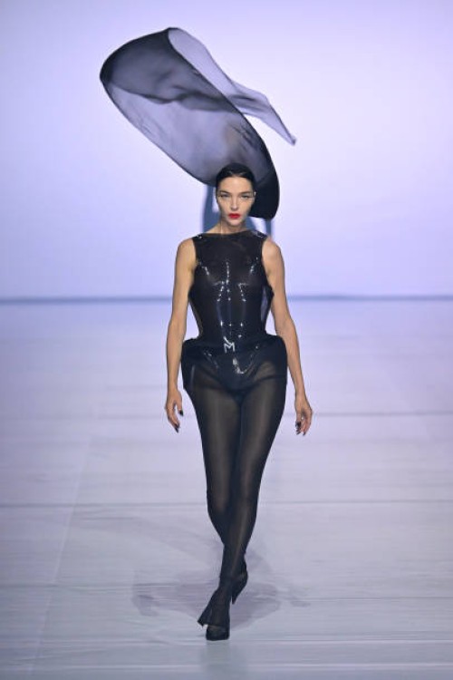 Mariacarla Boscono walks the runway during the Mugler Womenswear Spring/Summer 2024 show as part of Paris Fashion Week on October 02, 2023 in Paris,...