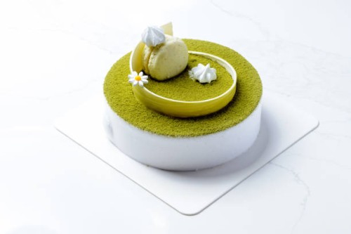 matcha tiramisu whole cake - food stock pictures, royalty-free photos & images