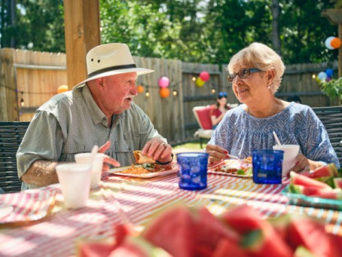 mexican family backyard party - garden decoration photos et images de collection