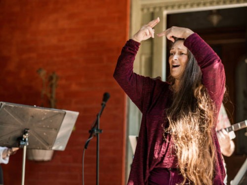 middle age woman singing with sign language outdoors - concert stock pictures, royalty-free photos & images