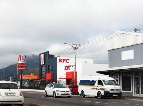 minibus taxi outside kfc restaurant in cape town, south africa - junk food stock pictures, royalty-free photos & images