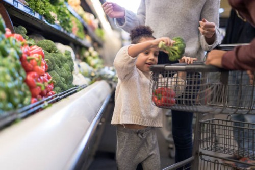 mixed race couple grocery shopping with their preschool-age daughter - food stock pictures, royalty-free photos & images