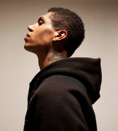mixed race man with tattoo wearing hooded sweatshirt - fashion stock-fotos und bilder