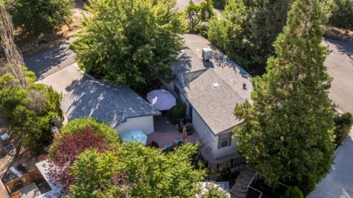 mobil-home vue aérienne - garden decoration photos et images de collection