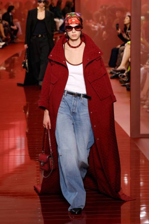 Model walks the runway at the Gucci fashion show during the Milan Womenswear Spring/Summer 2025 on September 20, 2024 in Milan, Italy.