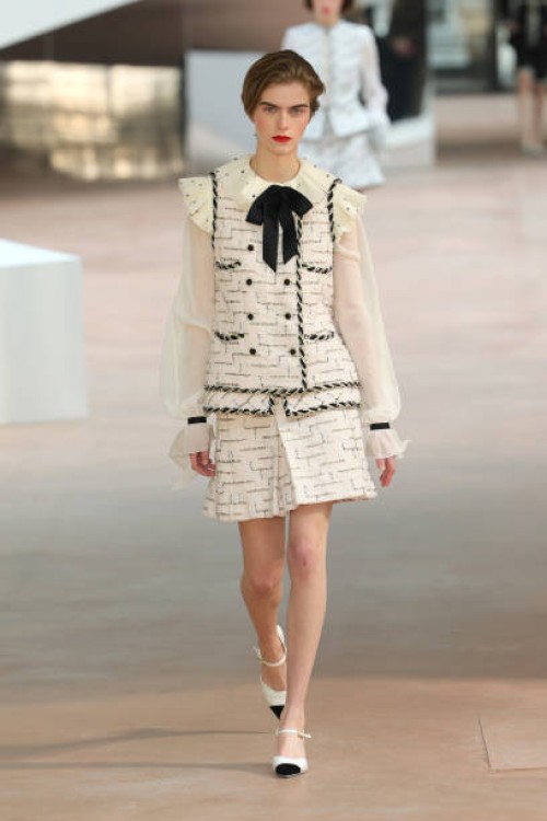 Model walks the runway during the Chanel Haute Couture Spring-Summer 2025 show as part of Paris Fashion Week on January 28, 2025 in Paris, France.