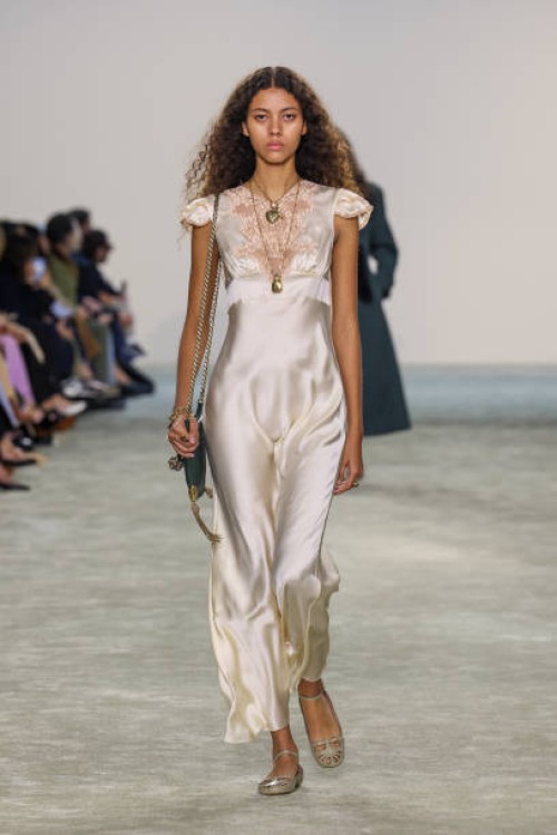 Model walks the runway during the Chloe Womenswear Fall/Winter 2025-2026 show as part of Paris Fashion at Tennis Club de Paris on March 06, 2025 in...