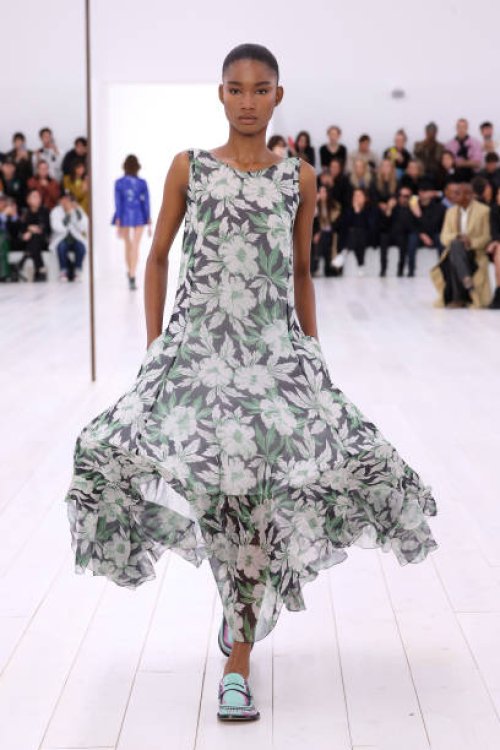 Model walks the runway during the Loewe Paris Womenswear Spring-Summer 2025 show as part of Paris Fashion Week on September 27, 2024 in Paris, France.