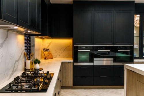 modern black kitchen - home decoration stockfoto's en -beelden