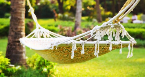 moment de détente - garden decoration photos et images de collection