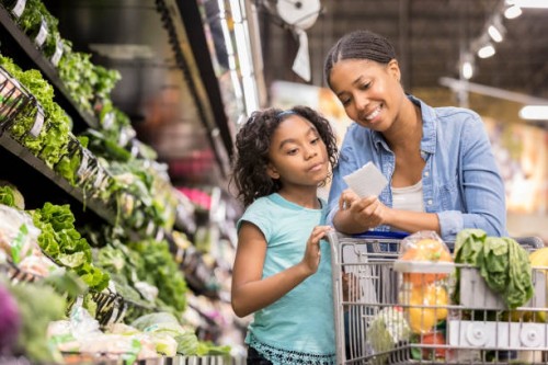 mother and daughter grocery shop together using list - food stock pictures, royalty-free photos & images
