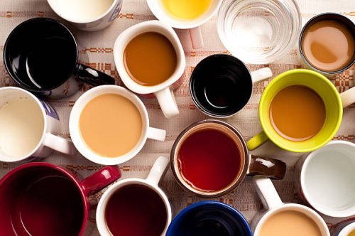 mugs with drinks - coffee stockfoto's en -beelden