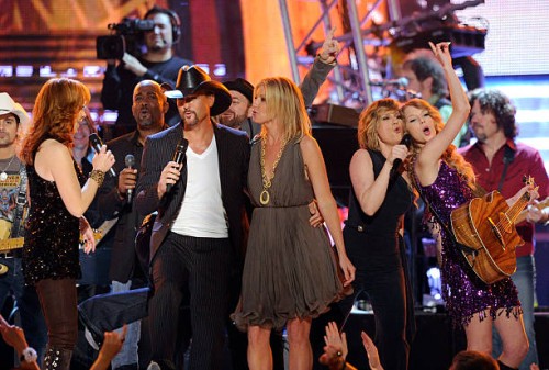 Musicians Reba McEntire, Tim McGraw, Faith Hill, Jennifer Nettles, and Taylor Swift perform onstage during Brooks & Dunn's The Last Rodeo Show at MGM...