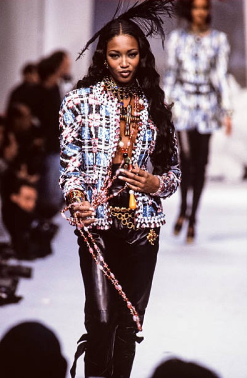Naomi Campbell walks the runway at the Chanel Haute Couture Spring/Summer 1992-1993 fashion show during the Paris Fashion Week in January, 1992 in...