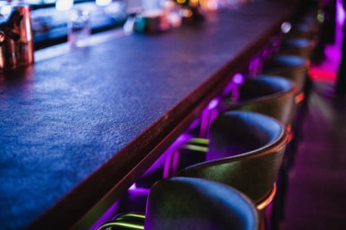 nightclub bar counter with blue and purple neon light - home decoration stockfoto's en -beelden