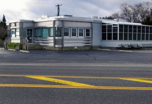 old-fashioned chrome diner in surf city, new jersey, usa - junk food stockfoto's en -beelden