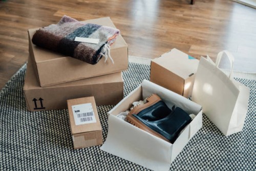 online shopping makes life easier - unboxing online purchase - fashion stock-fotos und bilder