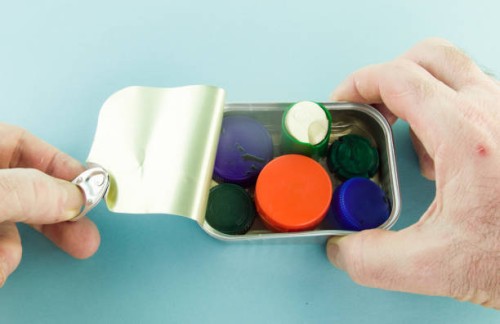 open easy-to-open pull ring pulls with plastic plugs inside - junk food stockfoto's en -beelden