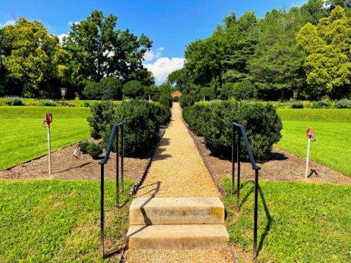 pathway in the annie dupont formal garden at "james madison's montpelier", virginia (usa) - garden decoration stockfoto's en -beelden