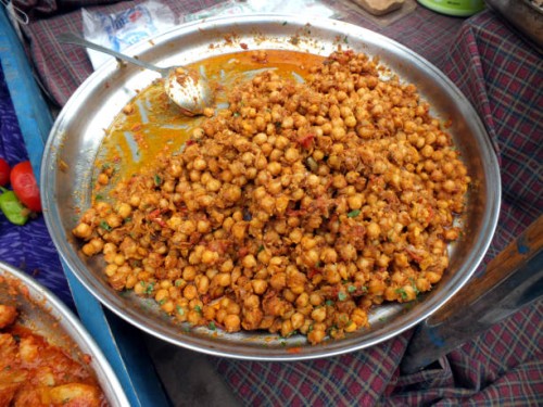 people are buying things for iftar - junk food stock pictures, royalty-free photos & images