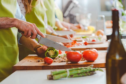 people taking part in cooking class - food stockfoto's en -beelden
