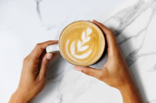 perfect latte art presentation - coffee stock pictures, royalty-free photos & images