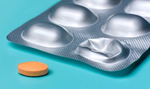pill and blister pack - junk food stock-fotos und bilder