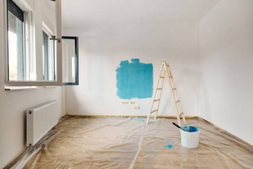 ¡pintando paredes en azul! - home decoration fotografías e imágenes de stock