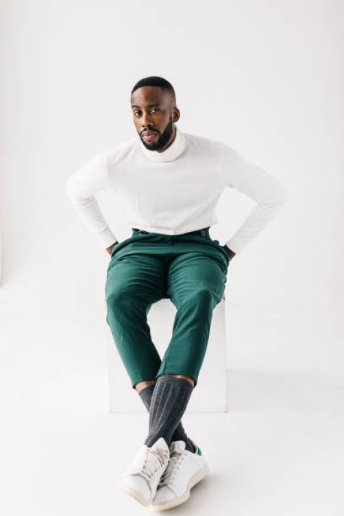 portrait of a stylish adult african american man sitting - fashion photos et images de collection
